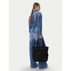 Torebka Guess Jeans. Czarne torebki klasyczne damskie Guess Jeans, z jeansu, bez dodatków. Za 299.99 zł.