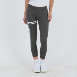 Legginsy treningowe Capri Keeps. Szare legginsy damskie ELPLAYER, bez wzorów, z jersey. W wyprzedaży za 64.00 zł.