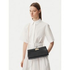 Torebka Tommy Hilfiger. Czarne torebki wieczorowe damskie Tommy Hilfiger, bez wzorów, bez dodatków. Za 529.99 zł.