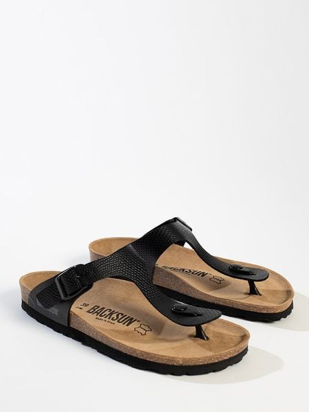 BACKSUN Japonki "Singapore" w kolorze czarnym rozmiar: 37. Czarne klapki damskie Backsun, bez wzorów, z materiału, z otwartym noskiem, bez obcasa, bez zapięcia. Za 179.95 zł.