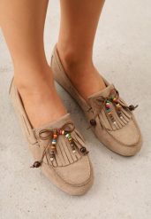 Jasnobeżowe Mokasyny VICES z Wkładką ze Skóry Naturalnej i Ozdobnymi Koralikami Neni. Brązowe mokasyny damskie Born2be, z jeansu, bez obcasa. Za 89.99 zł.