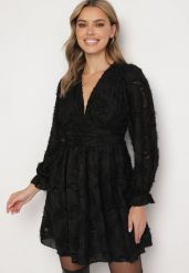 Czarna Rozkloszowana Sukienka Koronkowa z Gumką w Pasie Semittes. Czarne sukienki damskie Born2be, z aplikacjami, z koronki, eleganckie, bez ramiączek. W wyprzedaży za 152.99 zł.