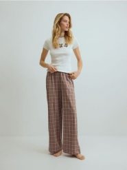 Dwuczęściowa piżama z misiami - brązowy. Brązowe piżamy damskie Reserved, bez wzorów, z bawełny, bez ramiączek. Za 139.99 zł.