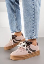 Różowe Sneakersy Tenisówki na Tłoczonej Platformie Ozdobione Perłami Ashinne. Czerwone obuwie sportowe damskie Renee, z aplikacjami, bez zapięcia. Za 109.99 zł.