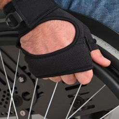 Rękawice do wózka inwalidz. Czarne rękawiczki damskie Decathlon, bez wzorów, z materiału. Za 139.99 zł.