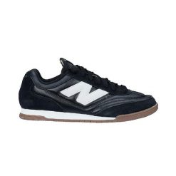 Buty New Balance URC42 czarne wygodne sneakersy. Czarne obuwie sportowe damskie New Balance, ze skóry, bez zapięcia. W wyprzedaży za 361.50 zł.