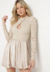 Beżowa Rozkloszowana Sukienka o Kroju Bombki z Koronką i Wycięciem Desarilla. Brązowe sukienki damskie Born2be, bez wzorów, z koronki, bez ramiączek. Za 139.99 zł.