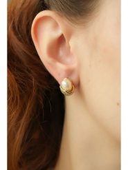 Pierres delicates Kolczyki-wkrętki w kolorze białym z perłami rozmiar: onesize. Białe kolczyki damskie Pierres delicates, z perłą, z mosiądzu. Za 91.99 zł.