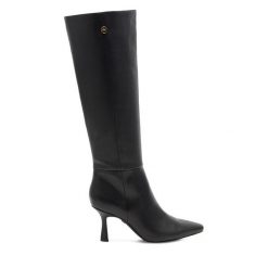 Kozaki Nine West. Czarne kozaki damskie Nine West, bez obcasa, na szpilce, bez zapięcia. Za 329.99 zł.