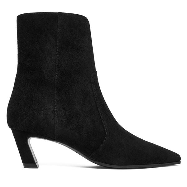 Botki Stuart Weitzman. Czarne botki damskie Stuart Weitzman, bez obcasa, na słupku, bez zapięcia. Za 1,939.00 zł.