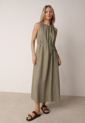 Zielona Wiskozowa Sukienka Bez Rękawów z Warkoczowym Splotem przy Dekolcie Shirineli. Zielone sukienki damskie Born2be, bez wzorów, z tkaniny, boho, bez ramiączek. Za 109.99 zł.