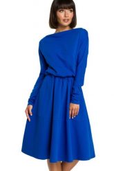 Rozkloszowana sukienka dresowa z gumką w pasie i kieszeniami niebieska. Niebieskie sukienki damskie Bewear, bez wzorów, z bawełny, biznesowe, bez ramiączek. Za 309.00 zł.
