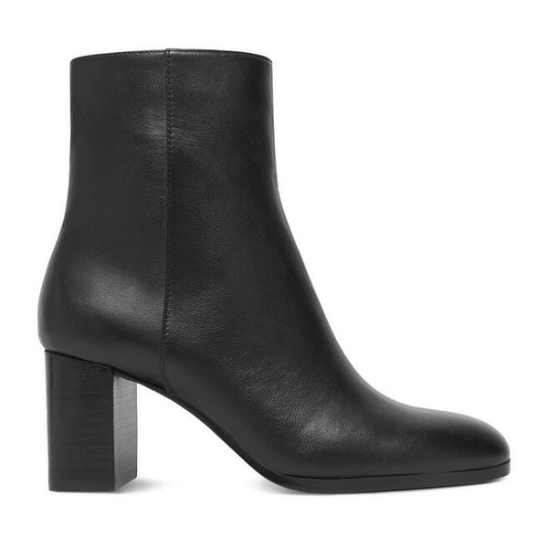 Botki GINO ROSSI. Czarne botki damskie Gino Rossi, bez obcasa, na słupku, bez zapięcia. Za 329.99 zł.