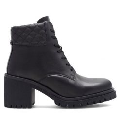 Trzewiki Lasocki. Czarne botki damskie Lasocki, bez obcasa, na słupku, bez zapięcia. Za 299.99 zł.