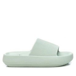 Sandały Xti 44489-AQUA dla kobiet. Białe sandały damskie Xti, bez wzorów, z materiału, bez obcasa, bez zapięcia. Za 125.80 zł.