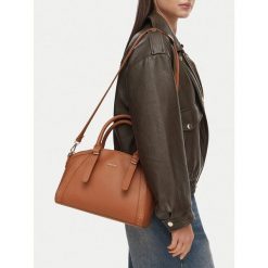 Torebka DeeZee. Brązowe torebki klasyczne damskie DeeZee, bez dodatków. Za 149.99 zł.
