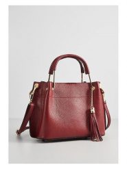 Christian Laurier Skórzana torebka "Lamy" w kolorze czerwonym - 27 x 18 x 11 cm rozmiar: onesize. Czerwone torebki klasyczne damskie Christian Laurier, z materiału, przez ramię, bez dodatków. Za 324.95 zł.