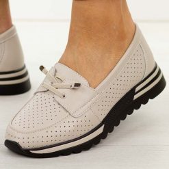 Beżowe ażurowe skórzane półbuty damskie S.Barski 7066. Brązowe półbuty damskie S.BARSKI, na jesień, w ażurowe wzory, z jeansu, z okrągłym noskiem, bez obcasa, na płaskiej podeszwie, bez zapięcia. Za 239.00 zł.