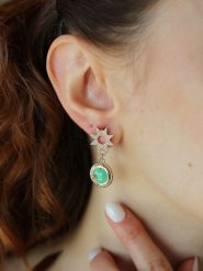 Pierres delicates Pozłacane kolczyki-wkrętki z turkusami i cyrkoniami rozmiar: onesize. Białe kolczyki damskie Pierres delicates, z cyrkonią, pozłacane. Za 92.21 zł.