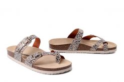 DR. BRINKMANN 700932-23 bronze, klapki damskie. Brązowe klapki damskie Dr. Brinkmann, bez wzorów, ze skóry, bez obcasa, bez zapięcia. Za 174.90 zł.