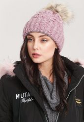 Ciemnoróżowa Czapka z Wełną Clout. Czerwone czapki damskie Renee, na zimę, bez wzorów, z dzianiny. Za 24.99 zł.