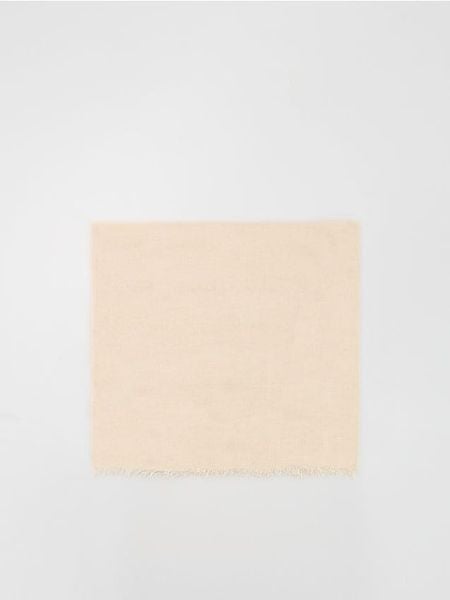 Gładki szal - złamana biel. Szaliki damskie Reserved, bez wzorów. Za 49.99 zł.
