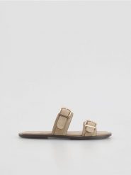 Klapki z klamrami - beżowy. Brązowe klapki damskie Reserved, bez wzorów, ze skóry, bez obcasa, bez zapięcia. Za 99.99 zł.