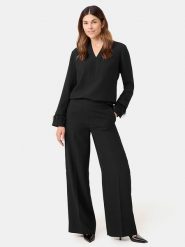 Gerry Weber Spodnie w kolorze czarnym rozmiar: 40. Czarne spodnie materiałowe damskie Gerry Weber, bez wzorów, z materiału. Za 180.06 zł.