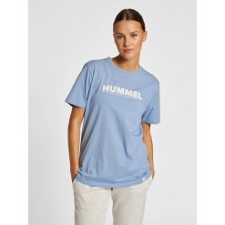 Koszulka Hummel Legacy. Niebieskie koszulki damskie Hummel, bez wzorów, bez kołnierzyka, bez ramiączek. Za 109.50 zł.