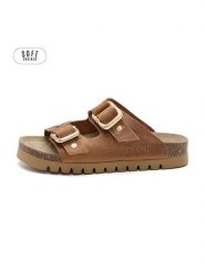 Teegu Skórzane klapki w kolorze jasnobrązowym rozmiar: 37. Brązowe klapki damskie teegu, bez wzorów, z otwartym noskiem, bez obcasa, bez zapięcia. Za 130.99 zł.