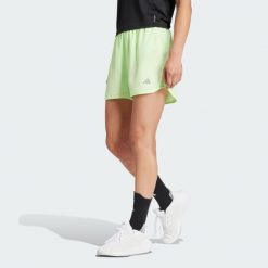 Szorty Run It. Zielone obuwie sportowe damskie Adidas, z materiału, bez zapięcia, do biegania. Za 139.00 zł.