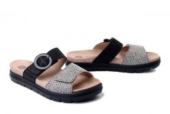 DR. BRINKMANN 701113-01 schwarz, klapki damskie. Czarne klapki damskie Dr. Brinkmann, bez wzorów, ze skóry, bez obcasa, bez zapięcia. Za 263.42 zł.