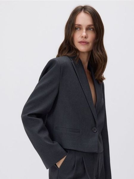 Krótka marynarka - szary. Szare marynarki i żakiety damskie Reserved, l, bez wzorów, z tkaniny. W wyprzedaży za 119.99 zł.