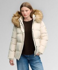 Superdry Kurtka Everest Classic Puffer luźny krój. Czerwone kurtki damskie Superdry, bez wzorów, z elastanu, z kapturem. Za 774.50 zł.