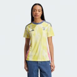 Koszulka Juventus 24/25 Away. Żółte bluzki damskie Adidas, xl, bez wzorów, z materiału, bez kołnierzyka, bez ramiączek. W wyprzedaży za 314.30 zł.