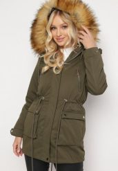 Ciemnozielona Kurtka Parka z Kapturem i Futerkiem Nemilia. Zielone kurtki damskie Born2be, l, bez wzorów, z kapturem. Za 259.99 zł.