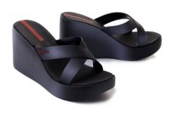 IPANEMA Colore Fem 83423 black/grey, klapki damskie. Czarne klapki damskie Ipanema, bez wzorów, bez obcasa, bez zapięcia. Za 131.94 zł.