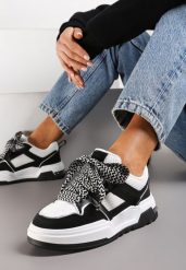 Czarne Sneakersy z Ozdobnymi Sznurówkami i Grubą Podeszwą Klorimia. Czarne obuwie sportowe damskie Renee, bez zapięcia. Za 99.99 zł.