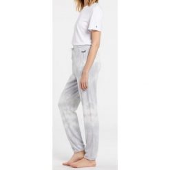 Spodnie turystyczne damskie Volcom Lil Fleece. Szare spodnie sportowe damskie Volcom, bez wzorów, z bawełny. W wyprzedaży za 165.00 zł.