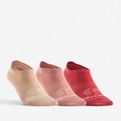 Skarpety sportowe tenis Artengo RS160 krótkie 3 pary. Czerwone skarpetki damskie ARTENGO, bez wzorów, z bawełny. Za 29.99 zł.