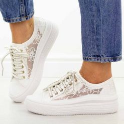 Białe przewiewne trampki damskie Lee Cooper 4480. Białe trampki damskie Lee Cooper, bez wzorów, z jeansu, bez zapięcia. Za 159.00 zł.