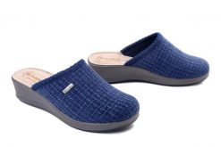 Inblu GI-32 004 blue, klapki damskie. Niebieskie klapki damskie Inblu, bez wzorów, bez obcasa, na koturnie, bez zapięcia. Za 89.99 zł.