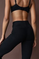 Legginsy damskie z prążkowanej dzianiny w kolorze TOTALLY BLACK - HIPS-XS. Czarne legginsy damskie Marsala, s, bez wzorów, z bawełny. Za 199.90 zł.