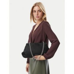 Torebka MICHAEL Michael Kors. Czarne torebki wieczorowe damskie MICHAEL Michael Kors, bez wzorów, bez dodatków. Za 1,299.00 zł.
