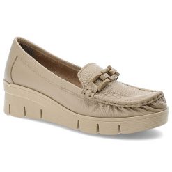 Beżowe Modne Półbuty Armodo Stylowe Obuwie Damskie. Brązowe czółenka damskie Armodo, bez wzorów, z jeansu, bez obcasa, na koturnie. Za 379.00 zł.