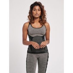 Damski tank top Hummel Clea. Czarne biustonosze sportowe damskie Hummel, bez wzorów, z dzianiny. Za 161.50 zł.