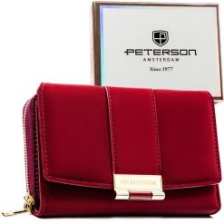 Bordowy portfel damski wykonany ze skóry ekologicznej, zamykany zatrzaskiem - Peterson. Czerwone portfele damskie Peterson, bez wzorów, ze skóry ekologicznej. Za 99.99 zł.