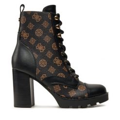Botki Guess. Czarne botki damskie Guess, bez obcasa, na słupku, bez zapięcia. Za 779.99 zł.