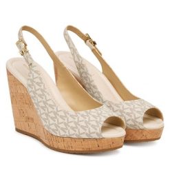 Sandały MICHAEL Michael Kors. Białe sandały damskie MICHAEL Michael Kors, bez wzorów, bez obcasa, na koturnie, bez zapięcia. Za 699.99 zł.