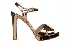 Sandały Bayla-187 281-7351 Rose 187035, Różowe złoto, Skóra ekologiczna - 40. Żółte sandały damskie Bayla, bez wzorów, z lakierowanej skóry, bez obcasa, na obcasie, bez zapięcia. W wyprzedaży za 134.10 zł.